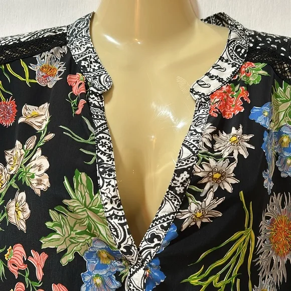 TINY ANTHROPOLOGIE BLOUSE WOMEN SIZE M BLACK MULTICOLOR FLORAL ELBOW SLEEVES - Picture 3 of 14